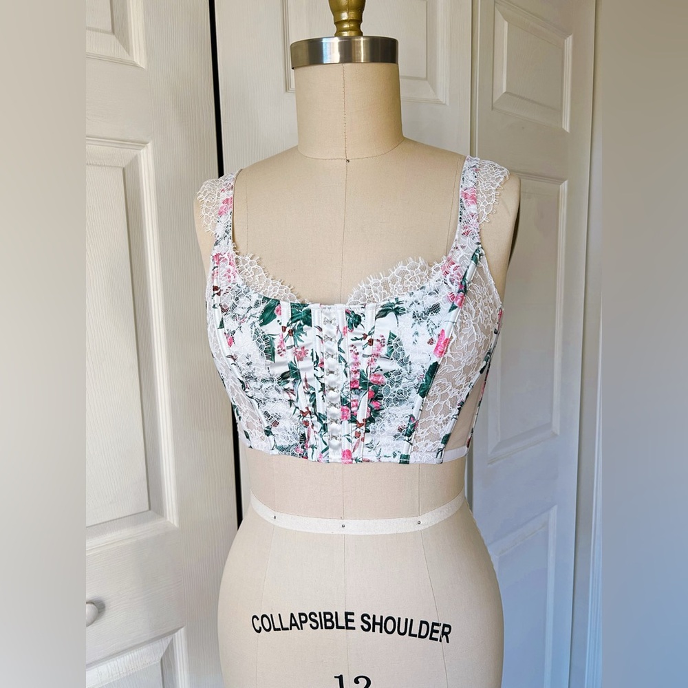 Victoria’s Secret Dream Angels Lace Corset Bra Top in Coconut White Botanical